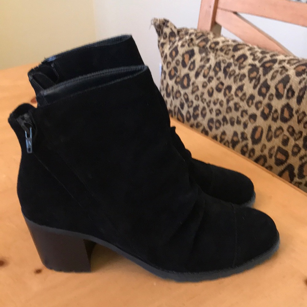 Aerosoles black ankle boots
